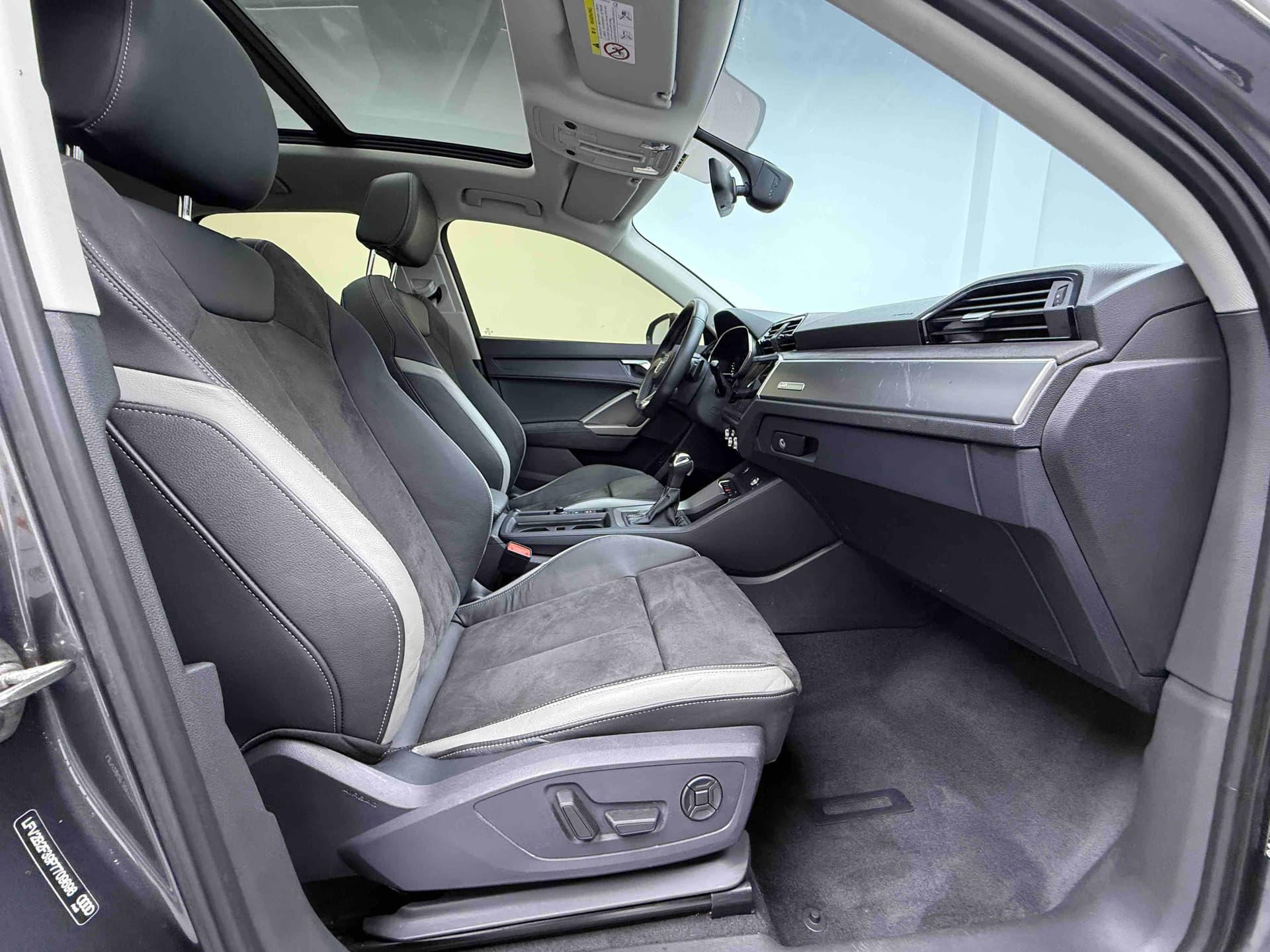 Audi Q3 — 图片缩略图 12