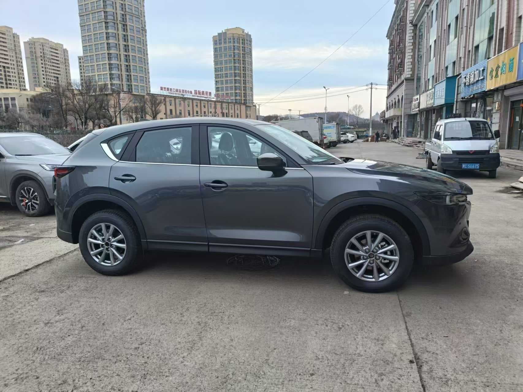 2025 Mazda CX-5 2.0L Automatic Two wheel Drive Intelligent Shang Model — Миниатюры изображений 5