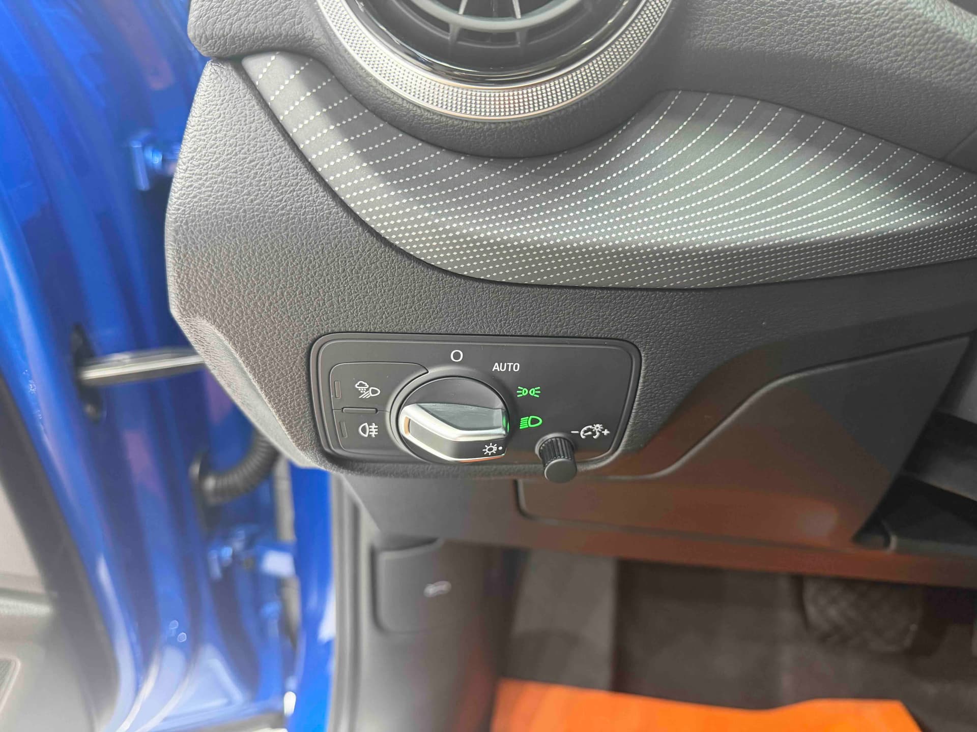 Audi Q2L — 图片缩略图 9