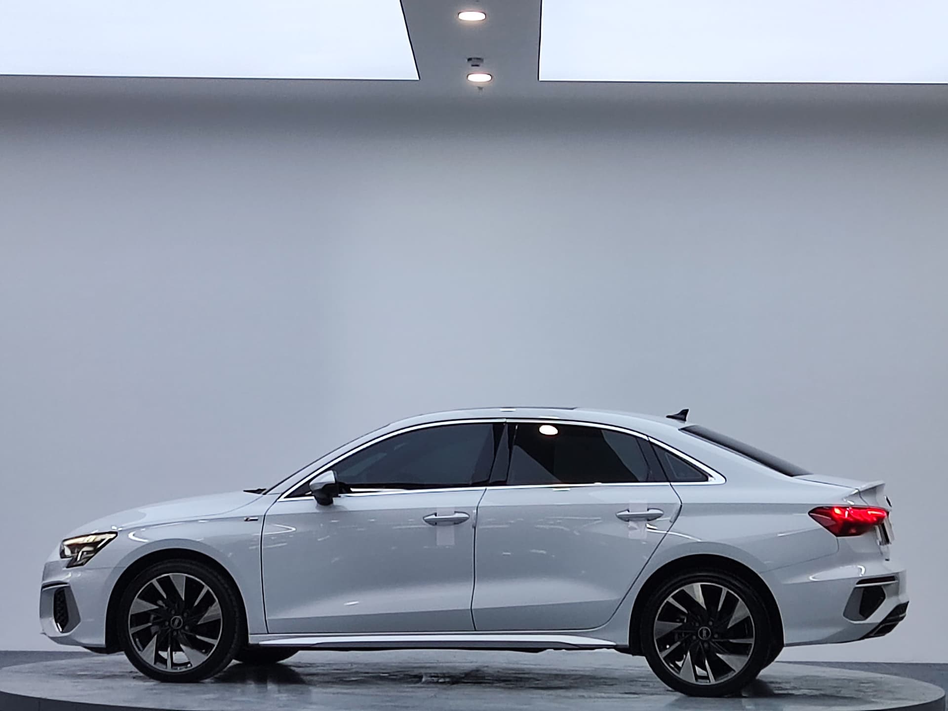 Audi A3 — 图片缩略图 5