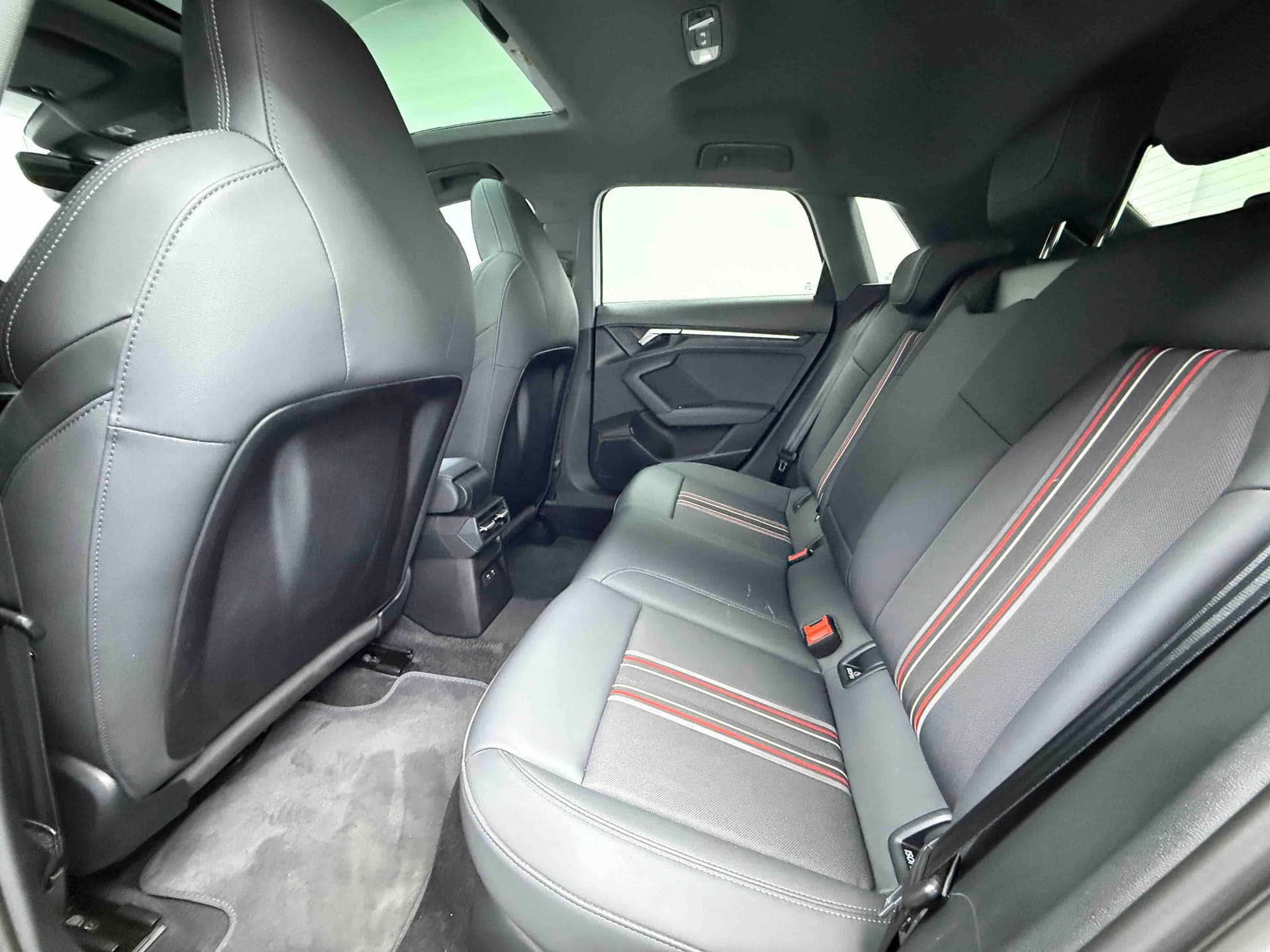 Audi A3 — 图片缩略图 13