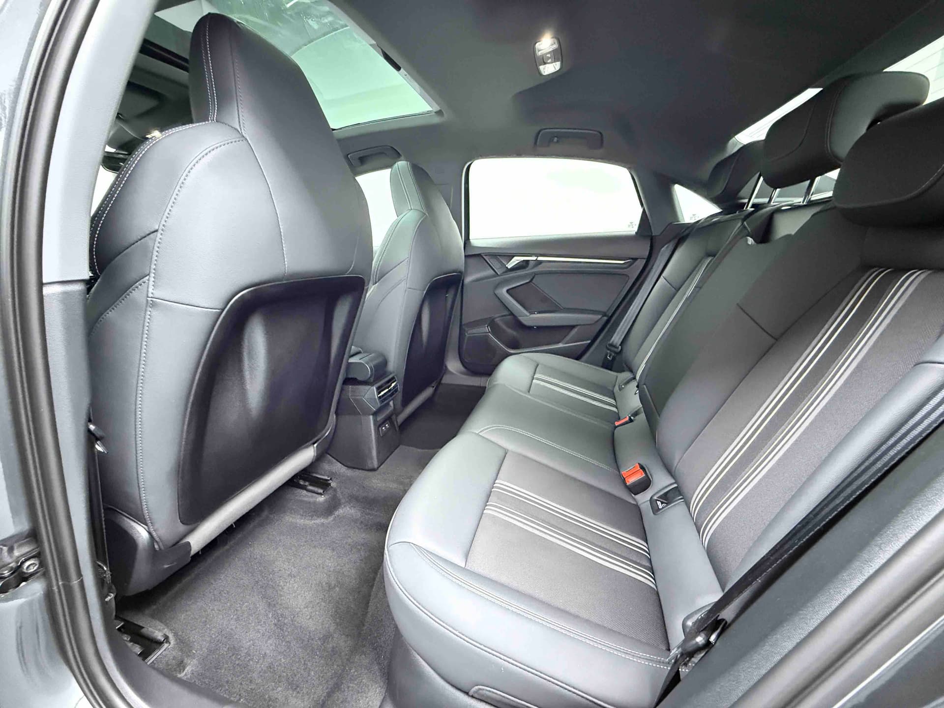 Audi A3 — 图片缩略图 12