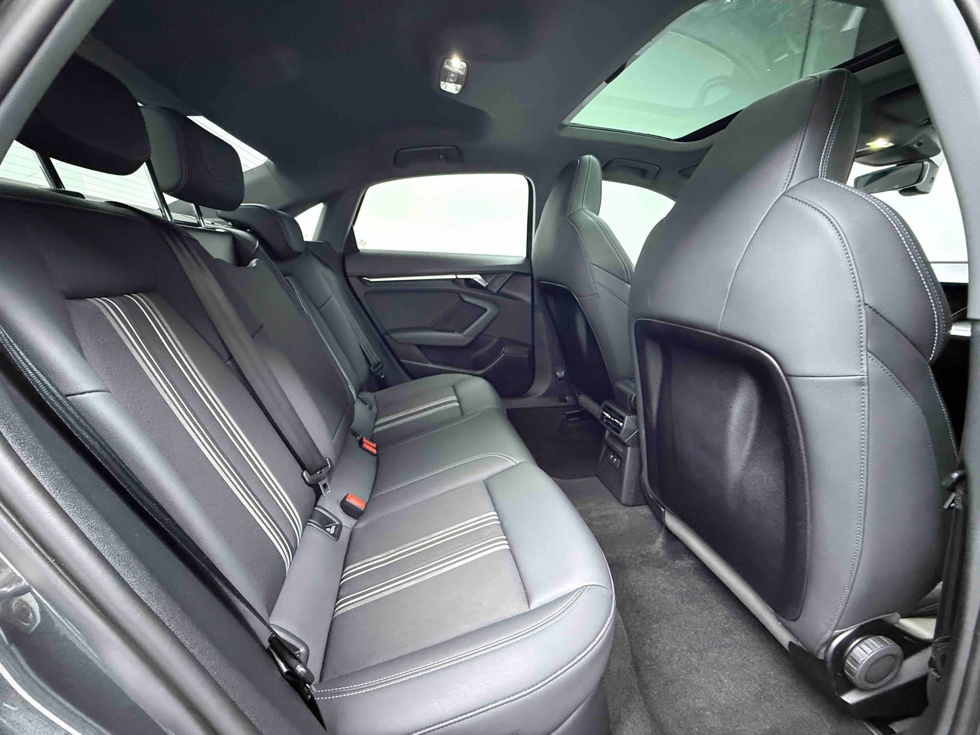 Audi A3 — 图片缩略图 13