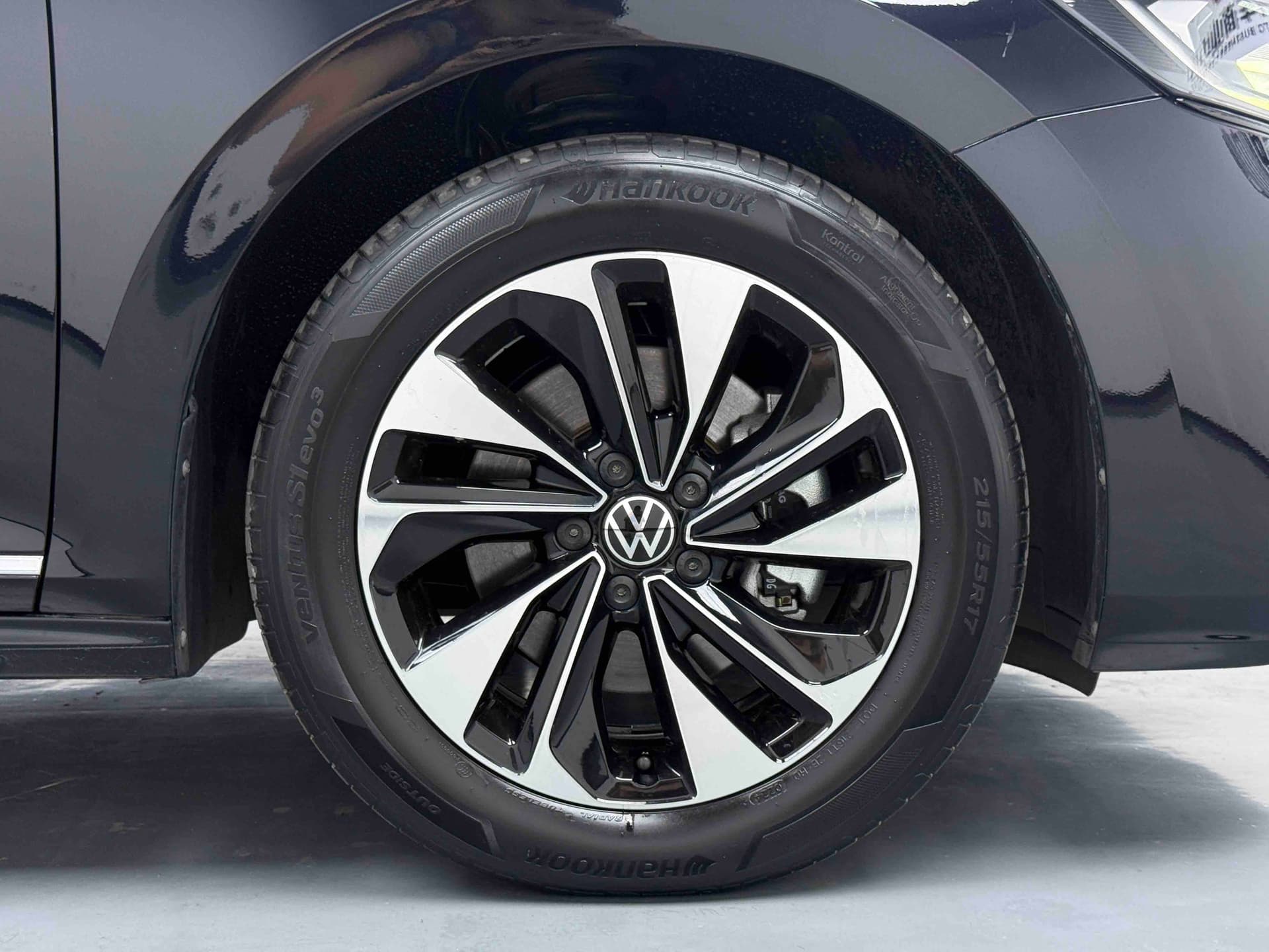 Volkswagen Passat — 24