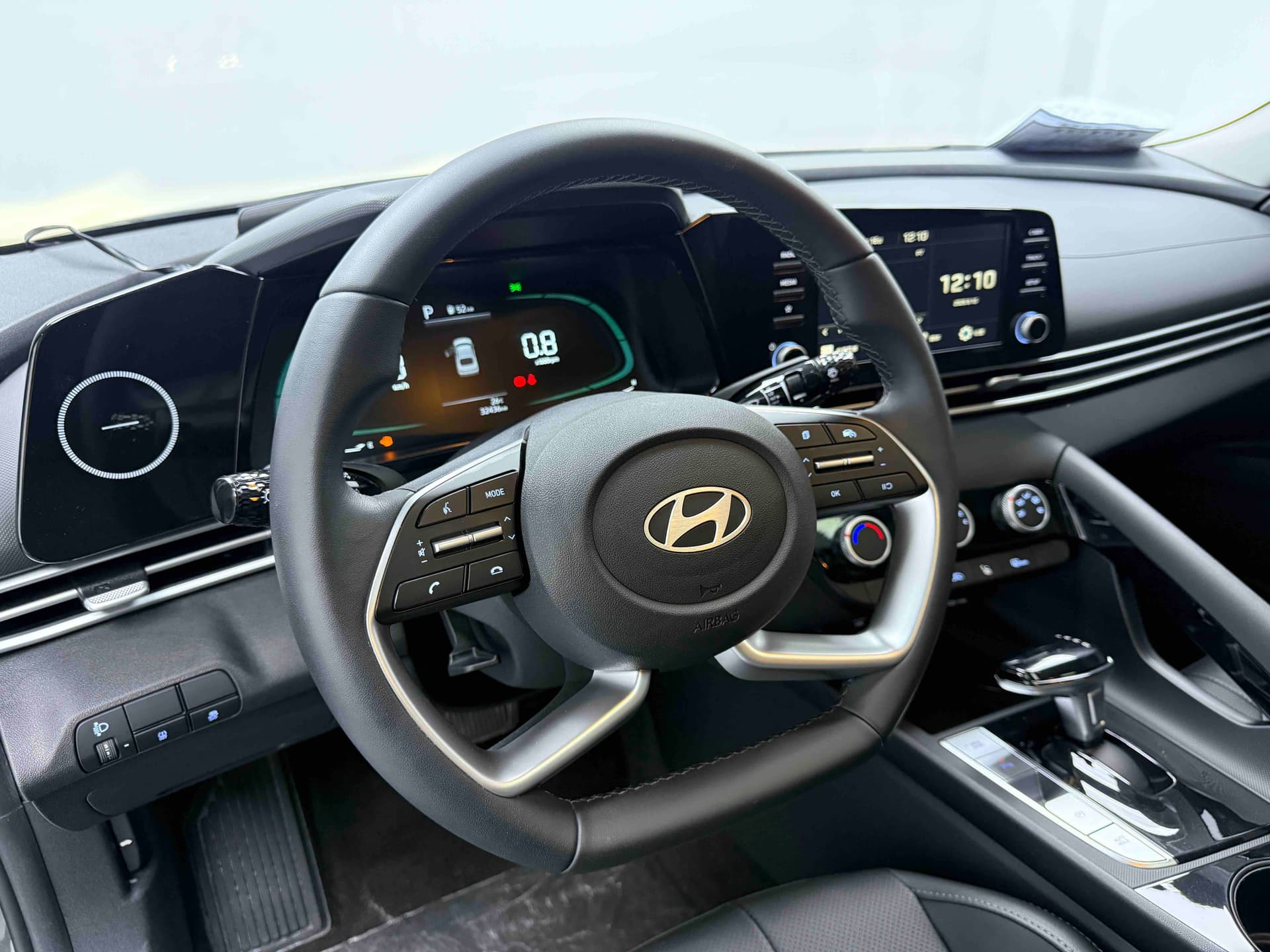 Hyundai Elantra — Image thumbnails 10