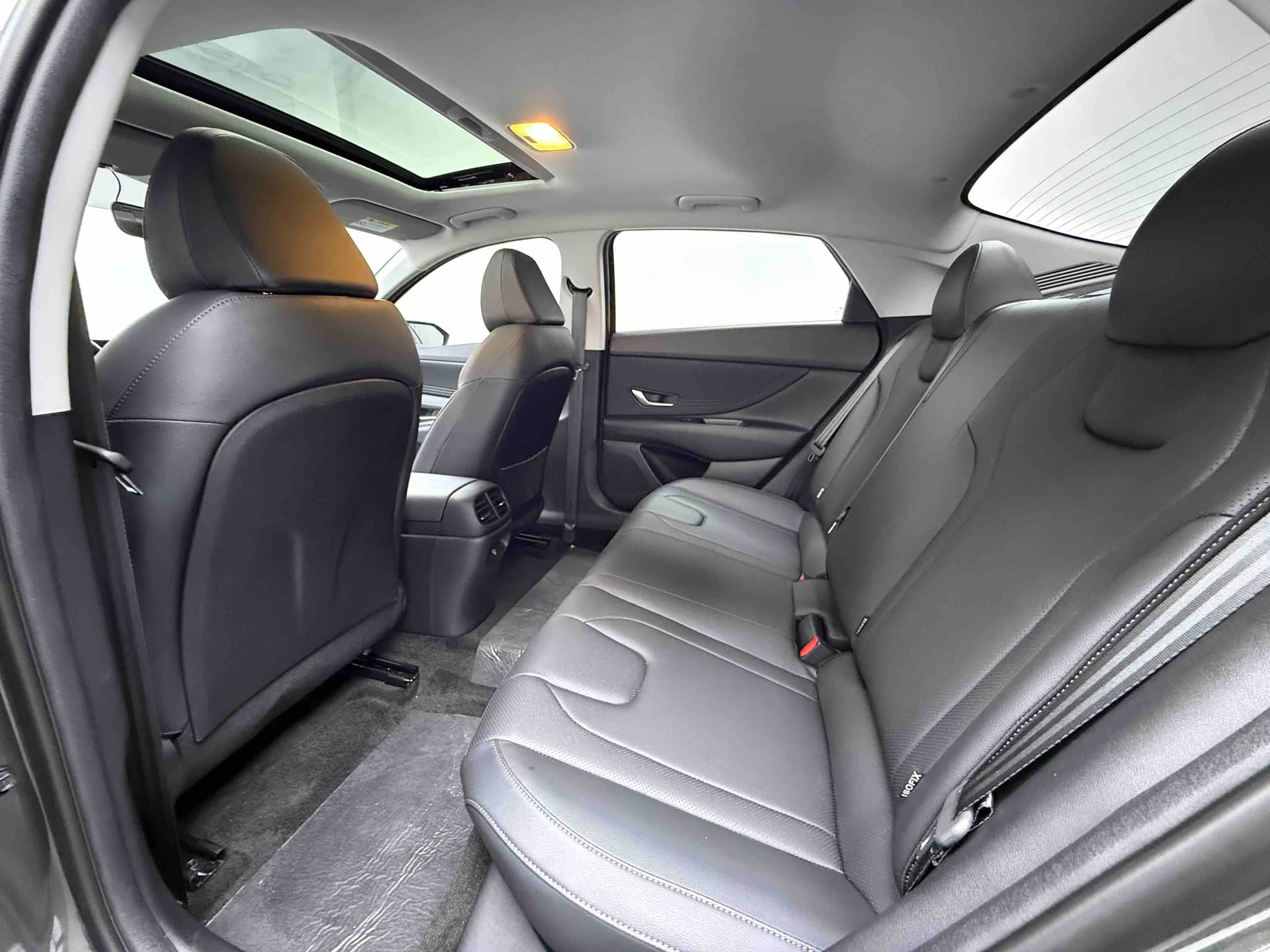 Hyundai Elantra — Image thumbnails 13