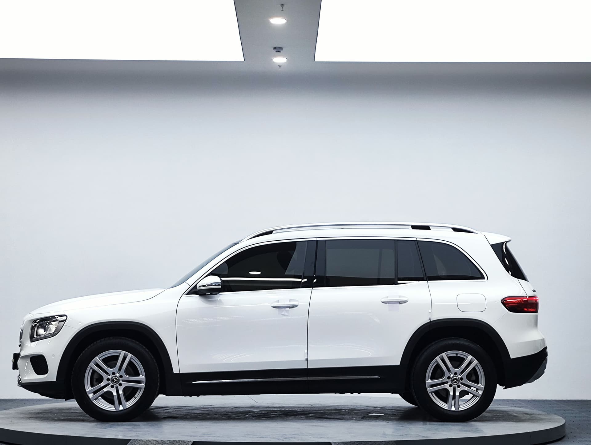 Mercedes-Benz GLB — 图片缩略图 5