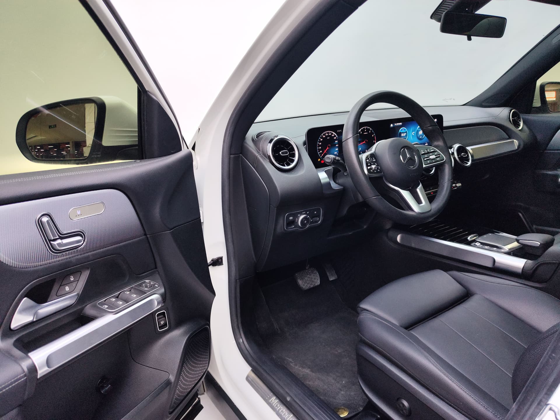 Mercedes-Benz GLB — 图片缩略图 9