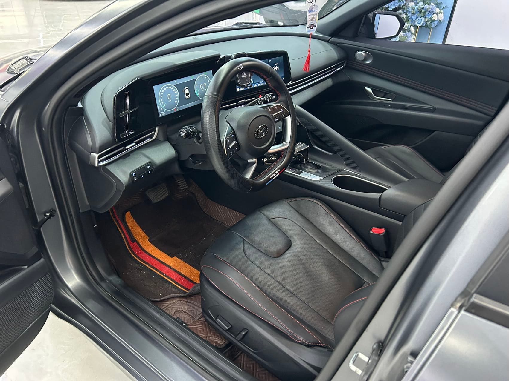 Hyundai Elantra — Image thumbnails 4