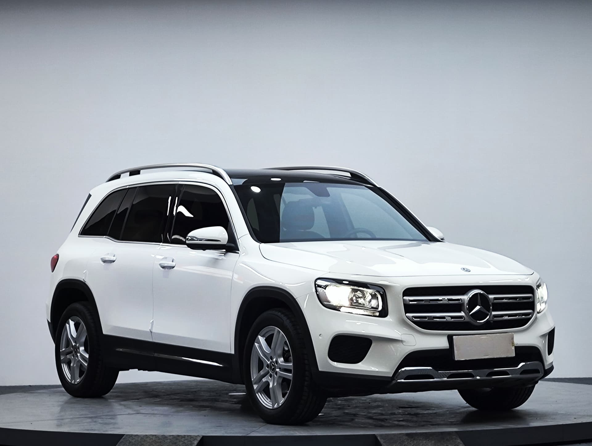 Mercedes-Benz GLB — 图片缩略图 4
