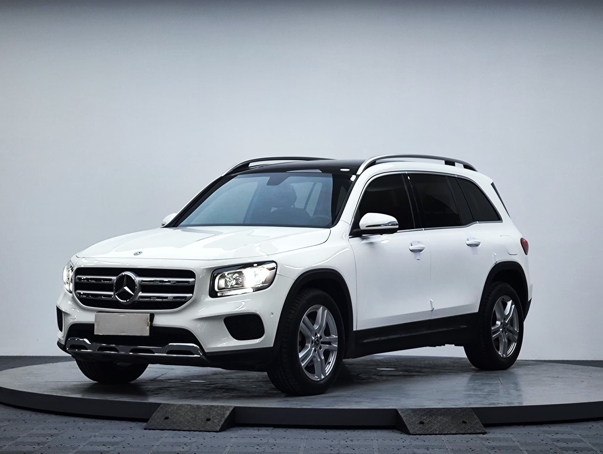 Mercedes-Benz GLB — 22