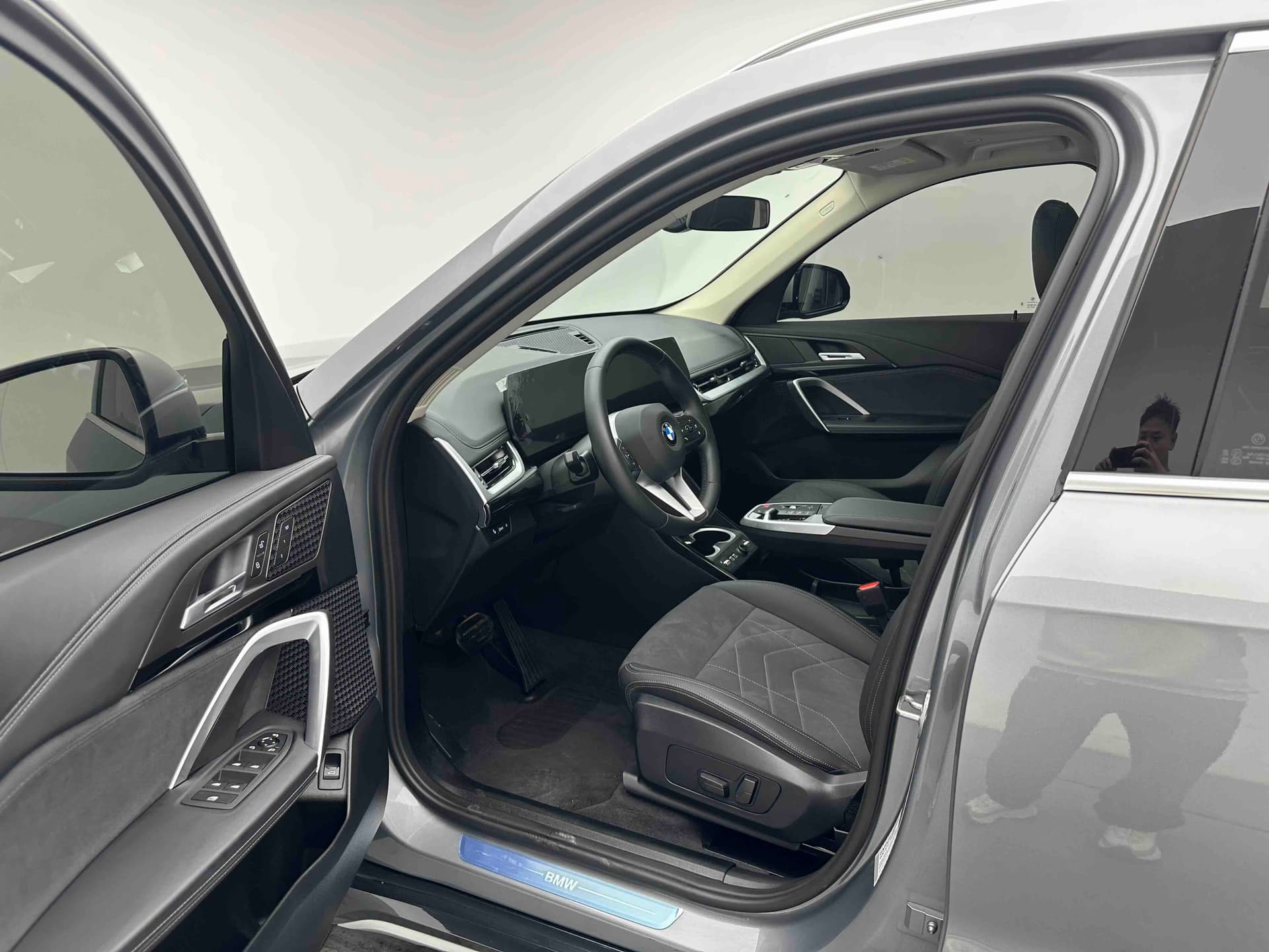 2023 BMW X1 sDrive20Li X Design Package — Image thumbnails 10