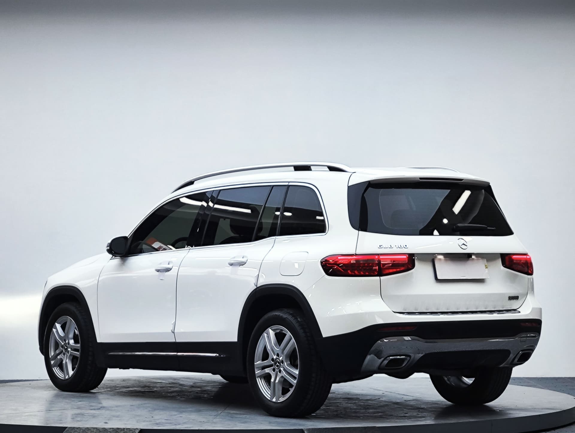 Mercedes-Benz GLB — 图片缩略图 6
