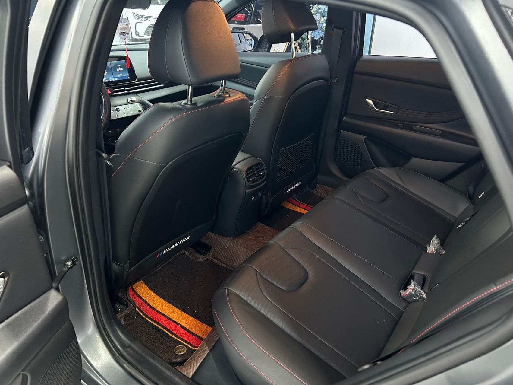 Hyundai Elantra — Image thumbnails 5