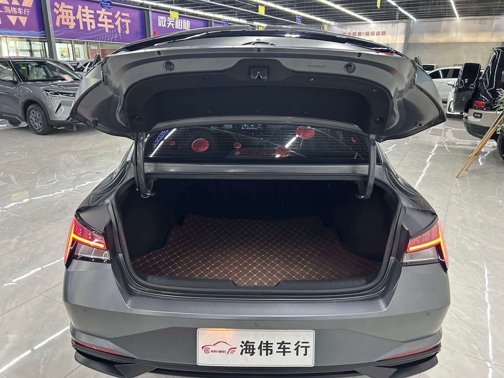 Hyundai Elantra — Image thumbnails 6