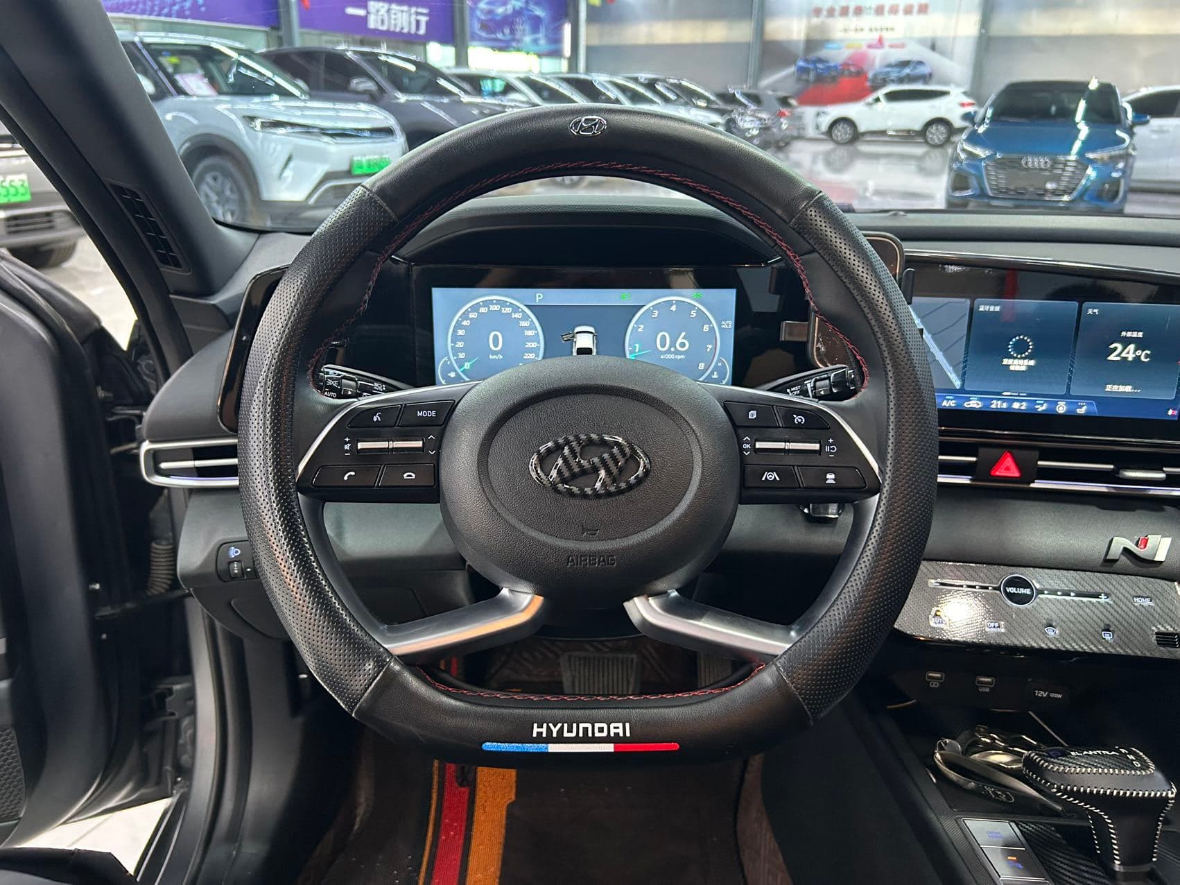 Hyundai Elantra — Image thumbnails 8