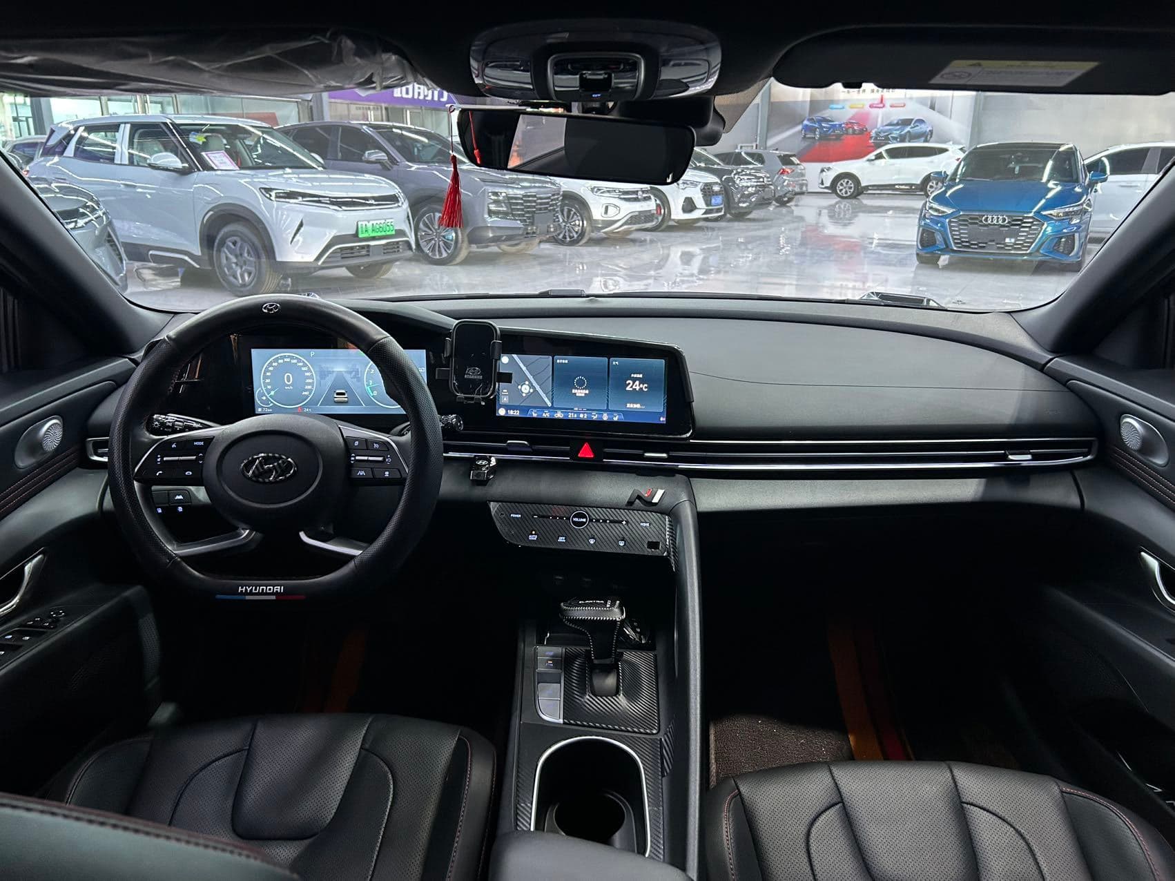 Hyundai Elantra — Image thumbnails 11