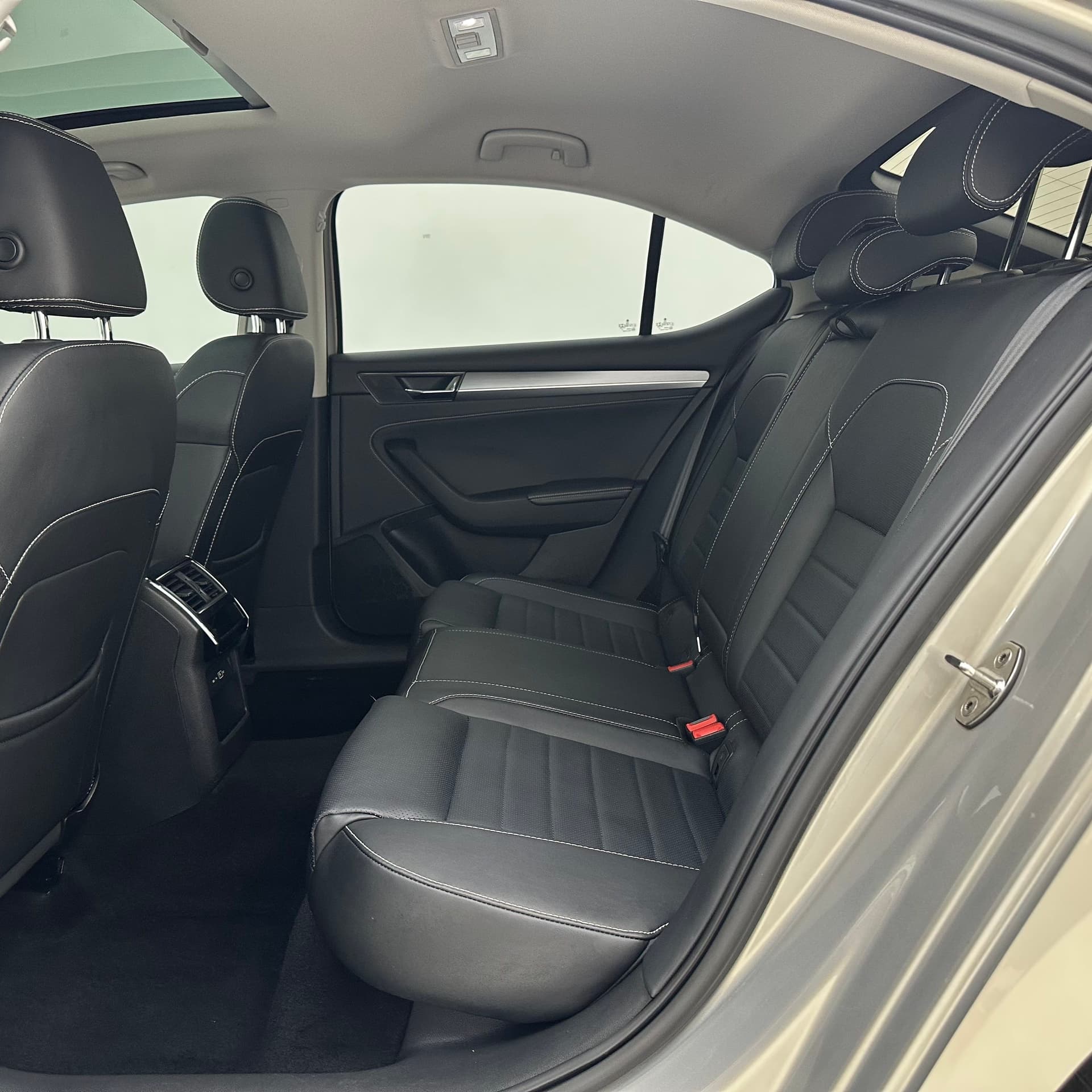 2022 Superb TSI280 DSG Premium Edition — Миниатюры изображений 8
