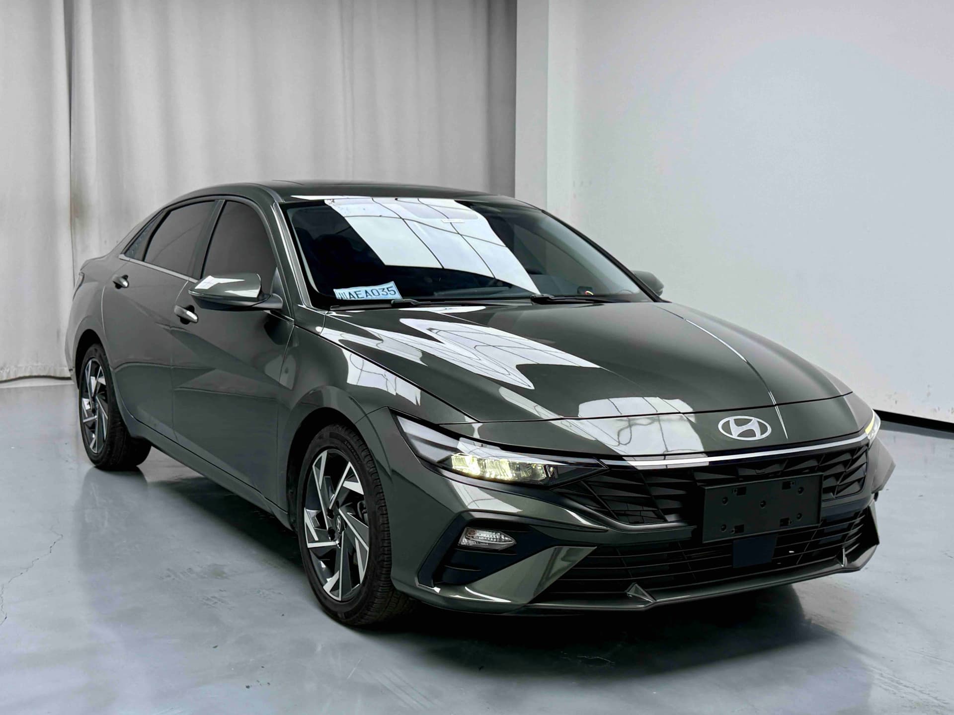 Hyundai Elantra — Image thumbnails 3