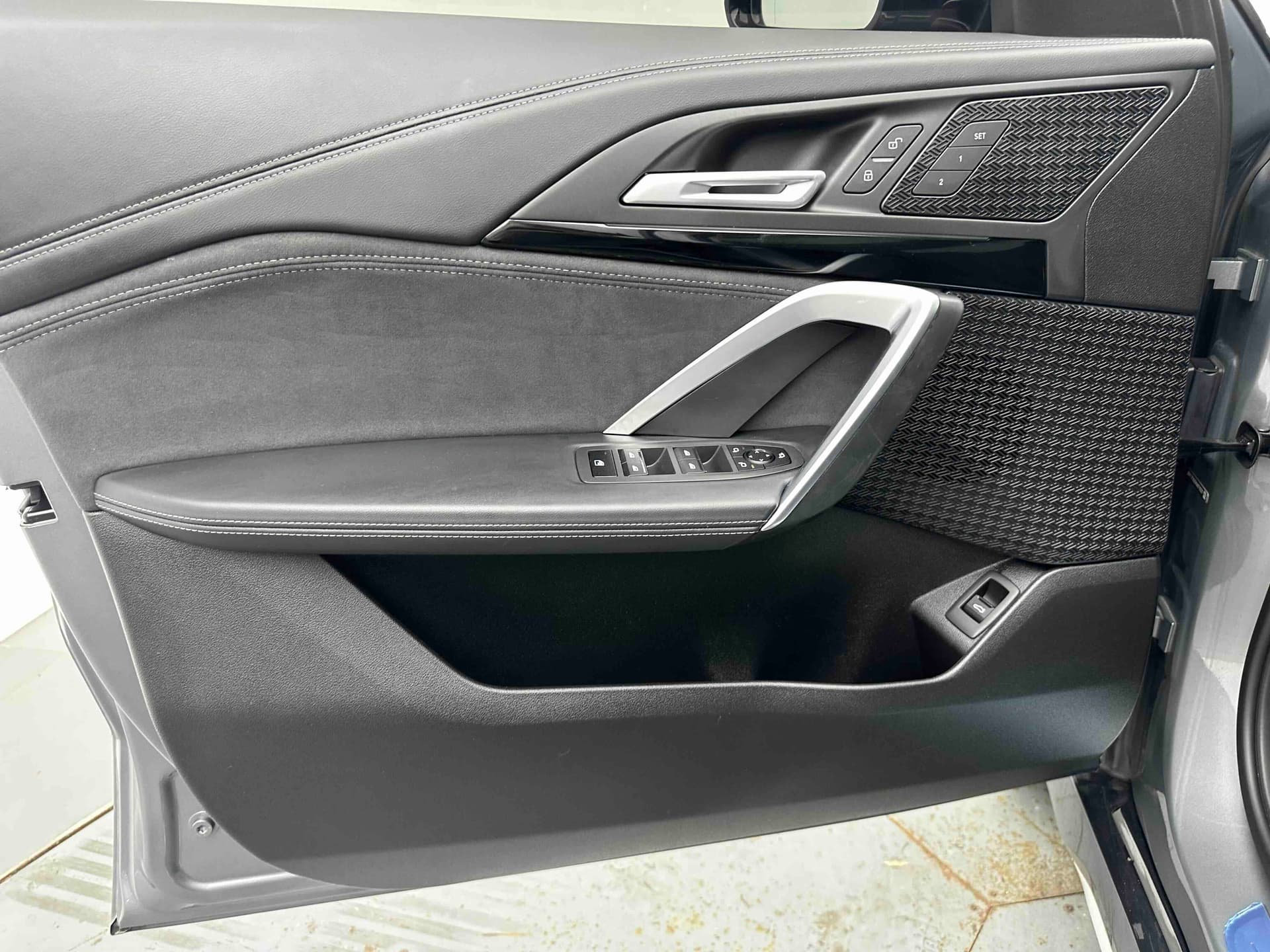 2023 BMW X1 sDrive20Li X Design Package — Image thumbnails 11