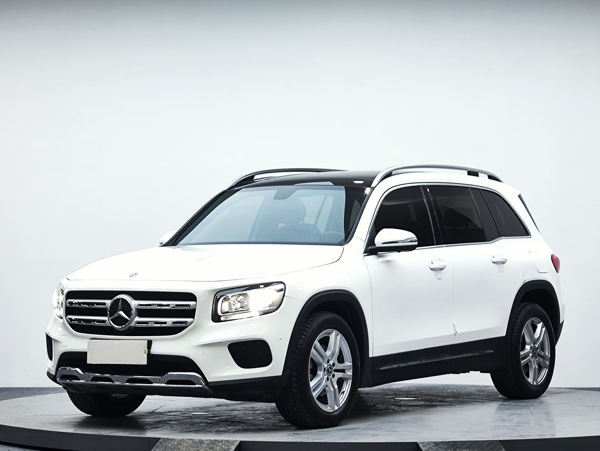 Mercedes-Benz GLB — 2