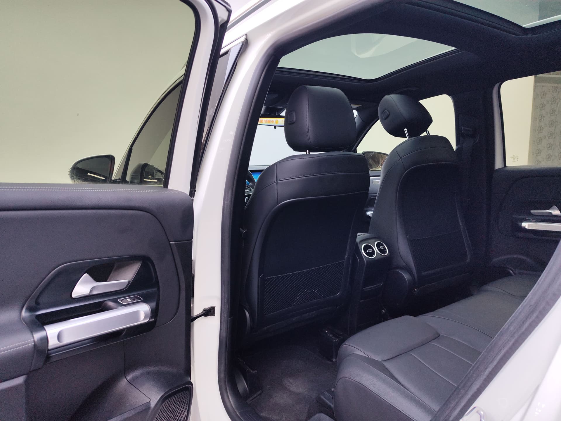Mercedes-Benz GLB — 图片缩略图 8
