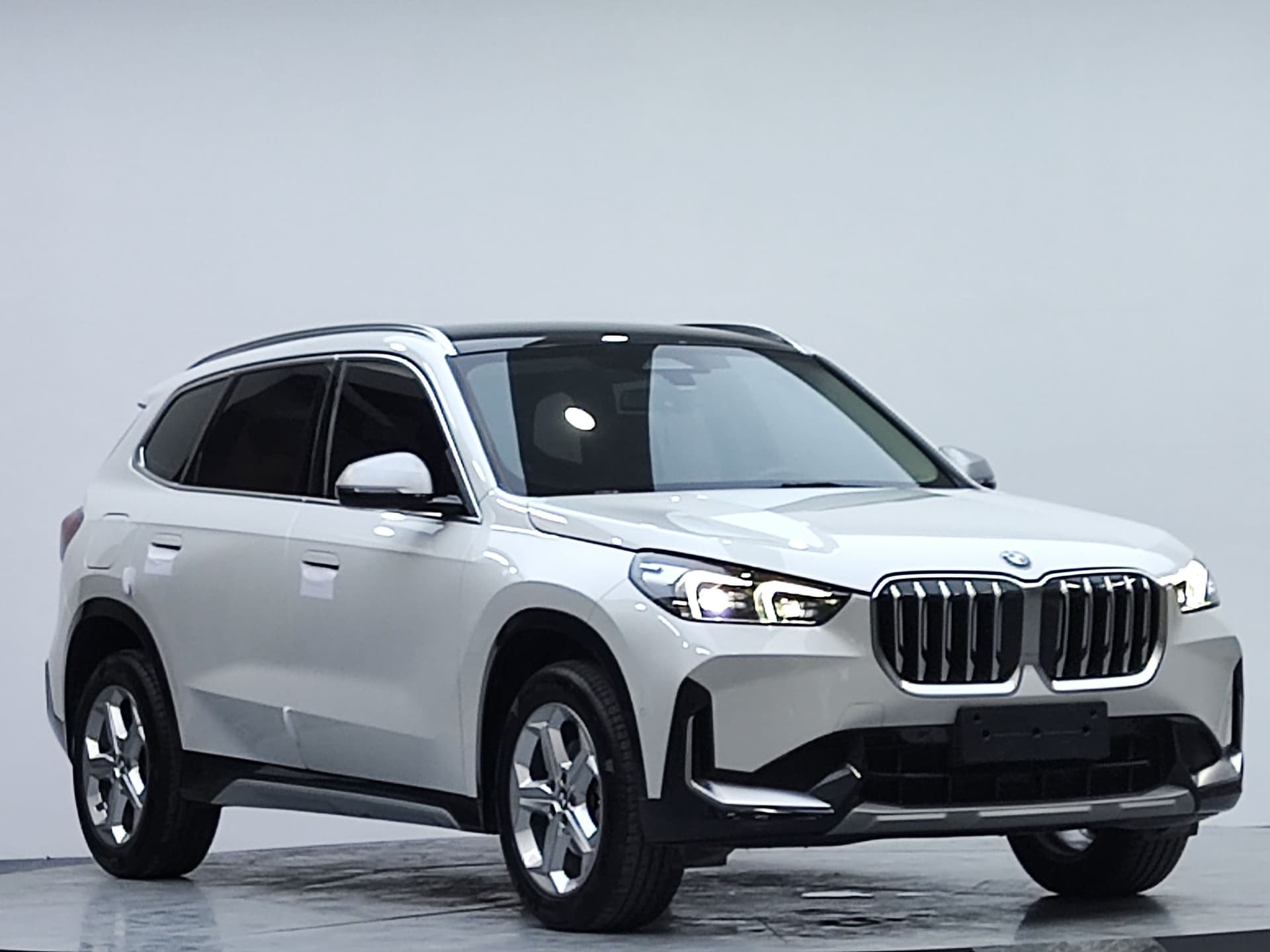 BMW X1 — 图片缩略图 4