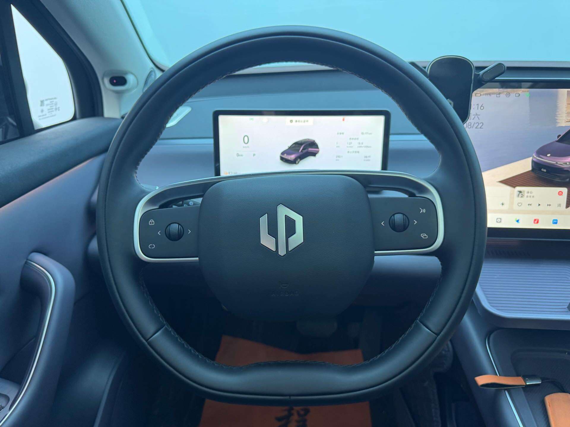 Leapmotor C10 2026 — Image thumbnails 10