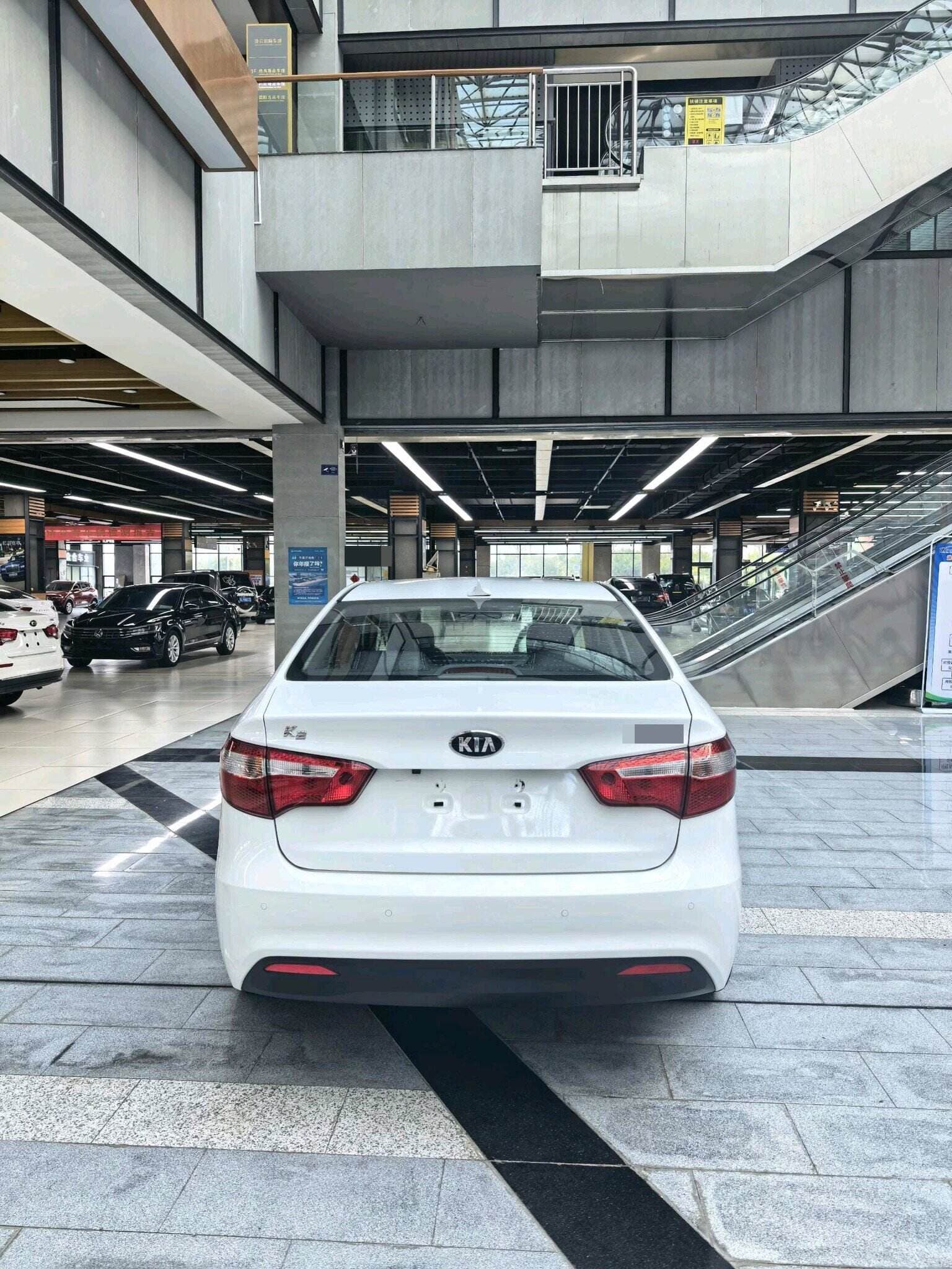 Kia K2- 2015 — Миниатюры изображений 3